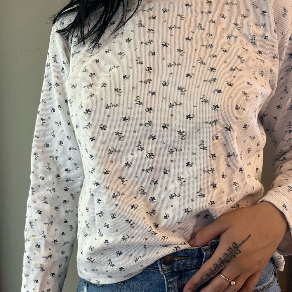 Cherokee White Floral Sweater size XL (L)